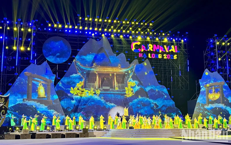 The performance at the opening ceremony of Carnaval Ha Long 2025 (Photo: NDO)
