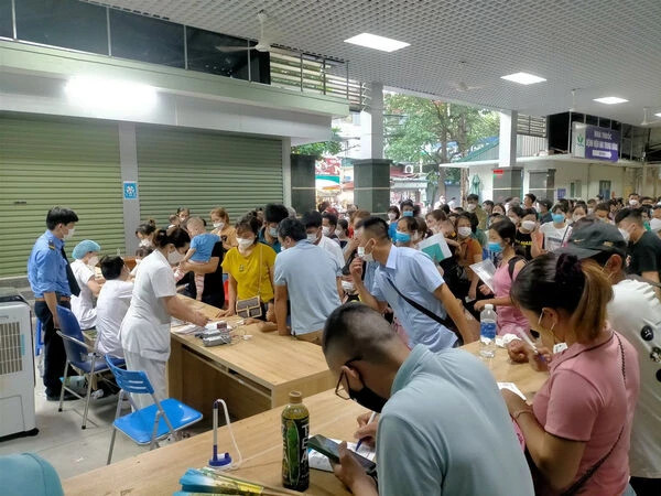 Funds managed by the Viet Nam Social Security account for 91.4% of the total extra-budgetary financial funds. (Photo: nhandan.vn)