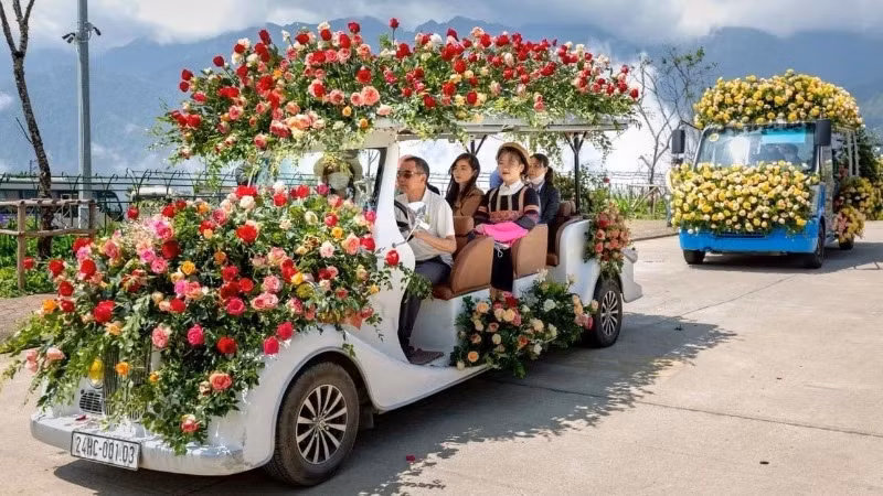 Sa Pa's festivals continue to draw a large number of visitors.