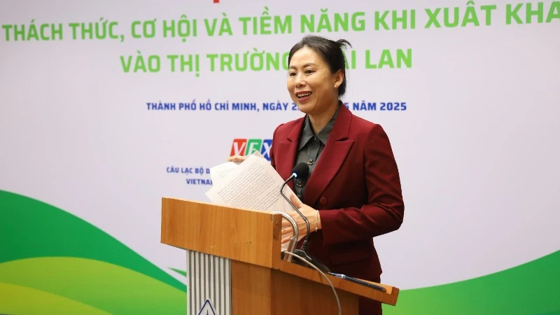 Ho Thi Quyen, Deputy Director of the Ho Chi Minh City Investment and Trade Promotion Centre, speaks at the seminar. (Photo: nhandan.vn)