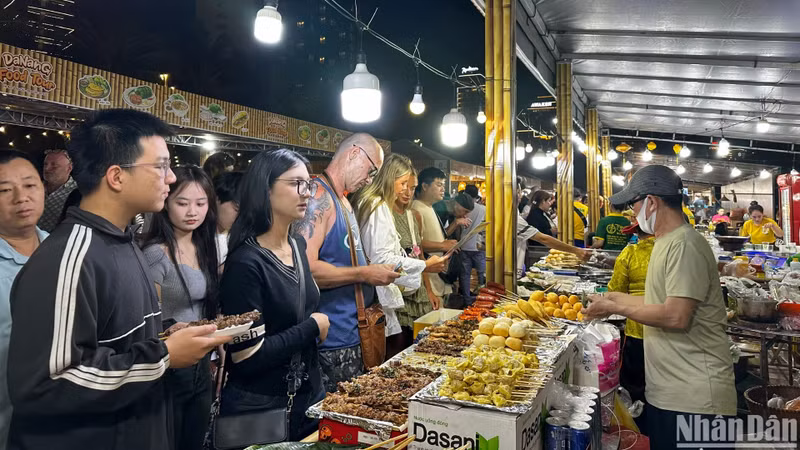 Da Nang Food Tour Festival 2025 features many unique and special culinary spaces for tourists. (Photo: NDO)