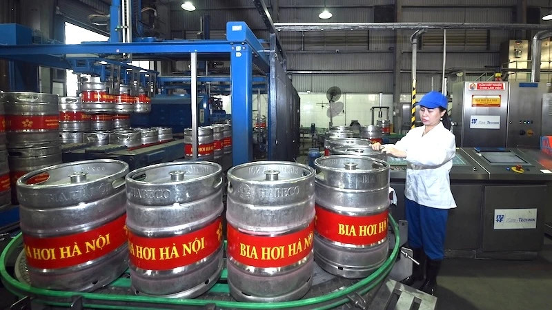 Production line at the Hanoi Beer-Alcohol-Beverage Joint Stock Corporation. (Photo: nhandan.vn)