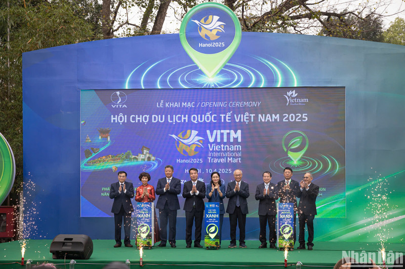 Delegates at the opening ceremony of VITM Hanoi 2025 (Photo: NDO)