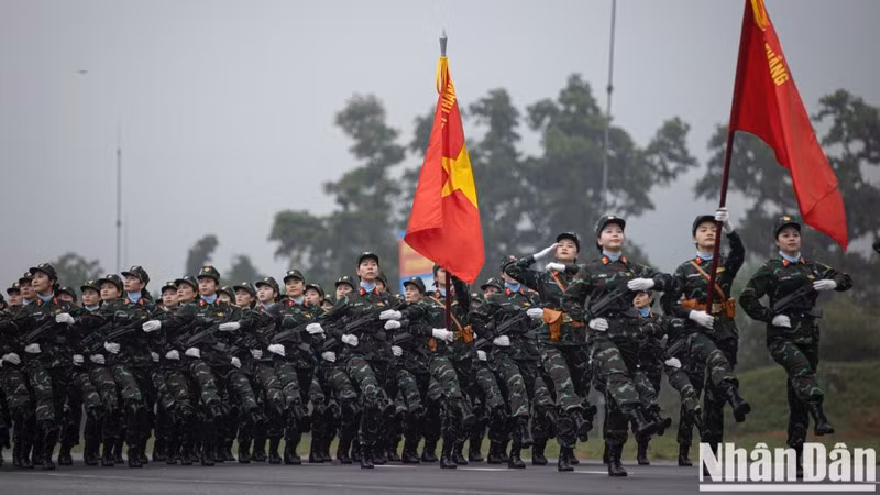 Military parade rehearsal for 50th anniversary of Southern Liberation at the National Military Training Centre 4, in Hanoi. (Photo: NDO)