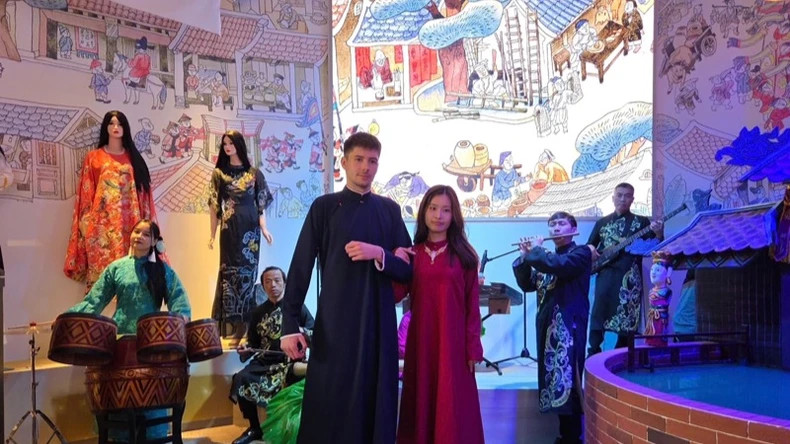 Traditional costume show at EXPO 2025 Osaka.