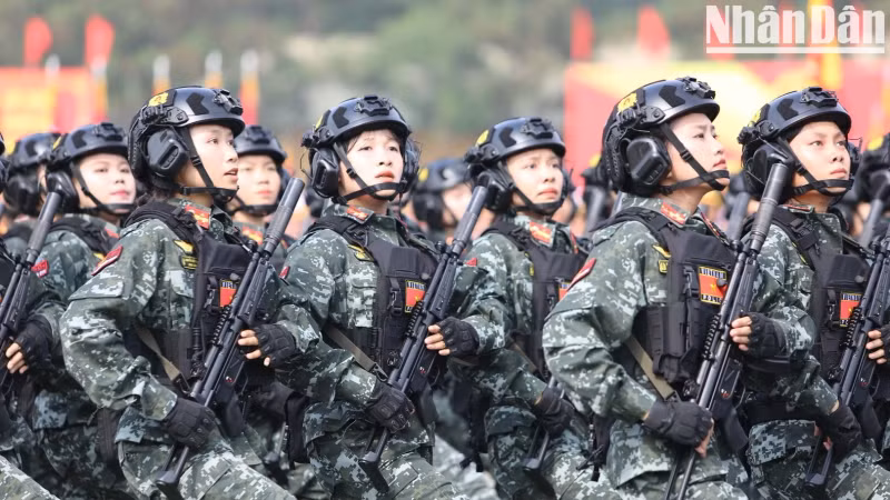 Female special police force.