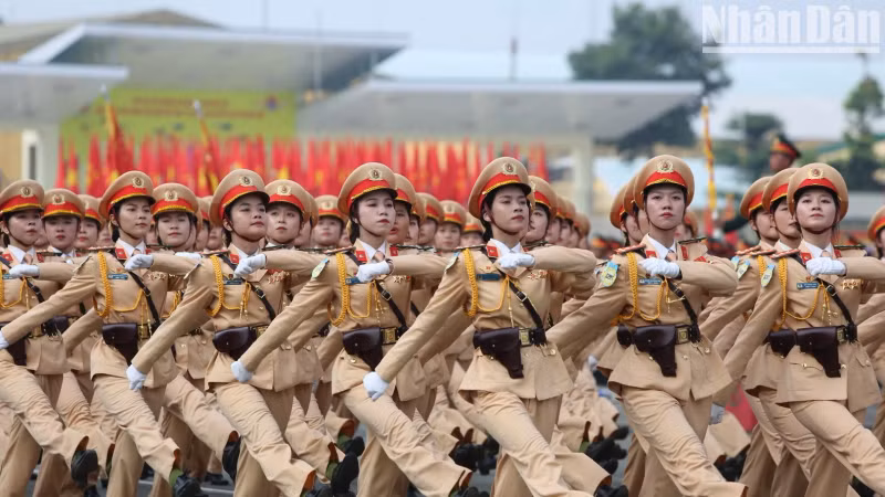 Female traffic police.