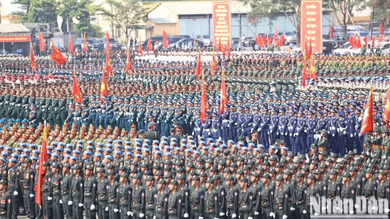 Armed forces participate in the general rehearsal.