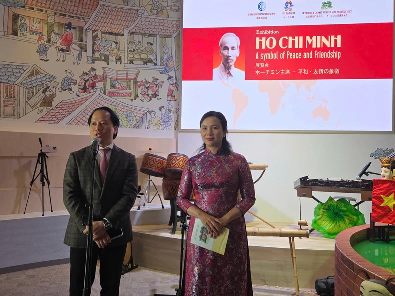 Tran Nhat Hoang delivered the speech at the opening ceremony of the exhibition “President Ho Chi Minh – Symbol of Peace and Friendship” (Photo: nhandan.vn)