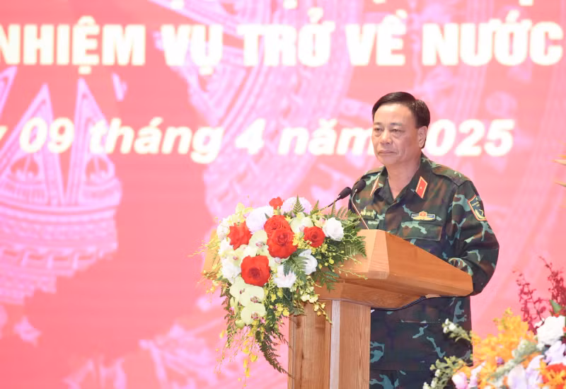 Major General Pham Van Ty, Deputy Director of the Department of Search and Rescue of the General Staff and Head of the Vietnam People's Army delegation that supported Myanmar in overcoming the consequences of the earthquake, reports on the search and rescue work.
