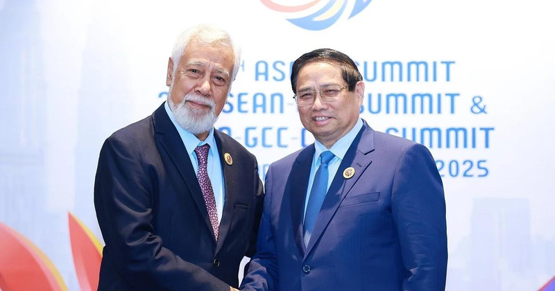 rime Minister Pham Minh Chinh (R) meets with his Timor-Leste counterpart Xanana Gusmao. (Photo: VNA)