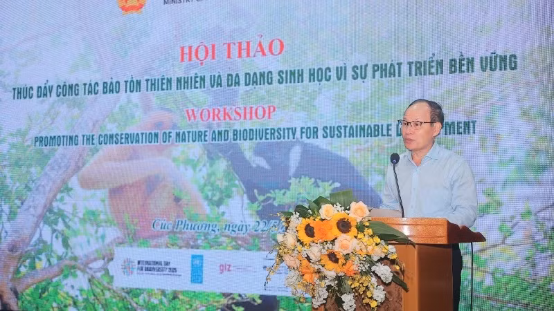 The leader of the Nature and Biodiversity Conservation Agency speaks at the workshop (Photo: nhandan.vn)