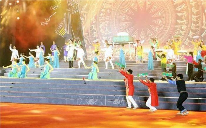 A dancing performance as part of the Culture and Tourism Week of the Ancestral Land 2025 (Photo: VNA)