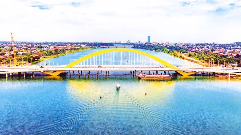 The bridge crossing Huong River is a key project, reducing traffic pressure and creating a highlight for Hue's urban landscape.