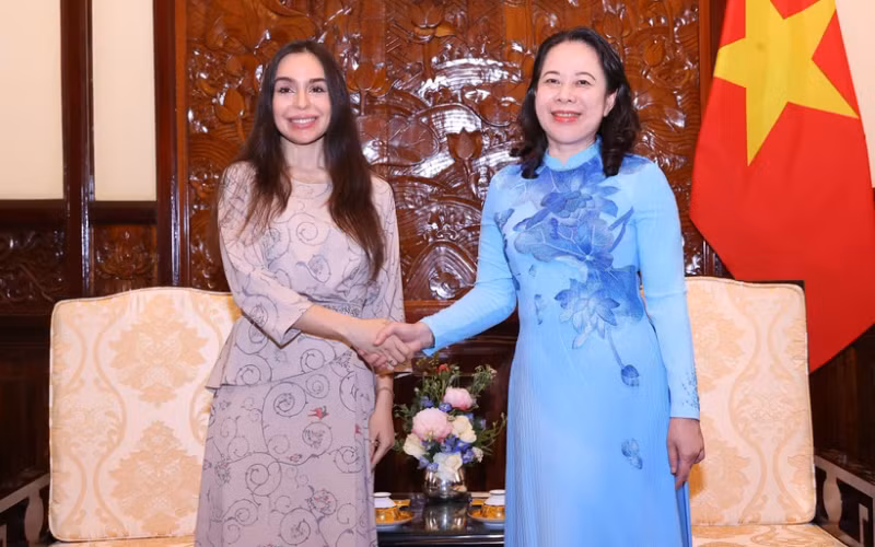Vice State President Vo Thi Anh Xuan (right) receives Leyla Aliyeva, Vice President of Azerbaijan’s Heydar Aliyev Foundation, in Hanoi on April 22. (Photo: VNA)