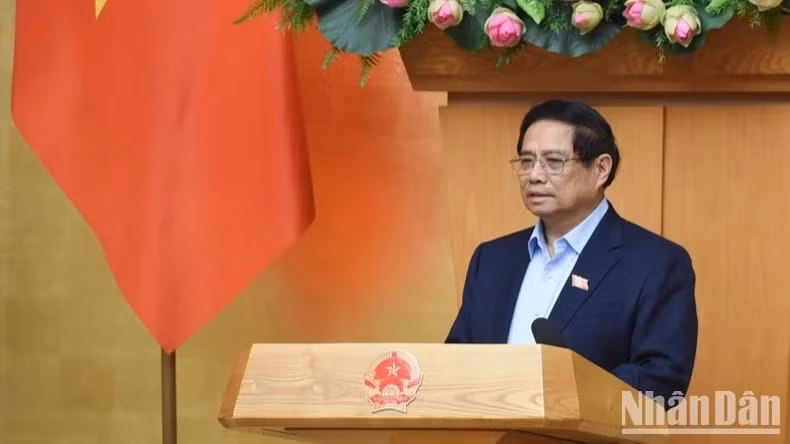 Prime Minister Pham Minh Chinh addresses the government meeting on May 9. (Photo: nhandan.vn)
