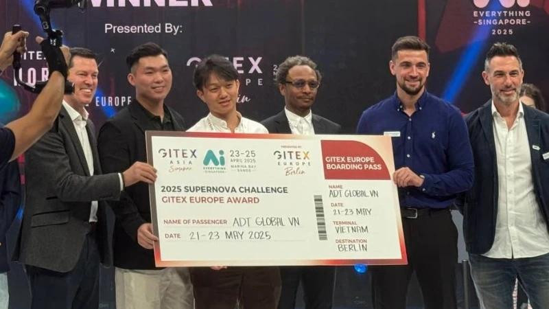 Nomi, an AI-powered personal finance assistant, wins the first prize at GITEX Asia 2025.