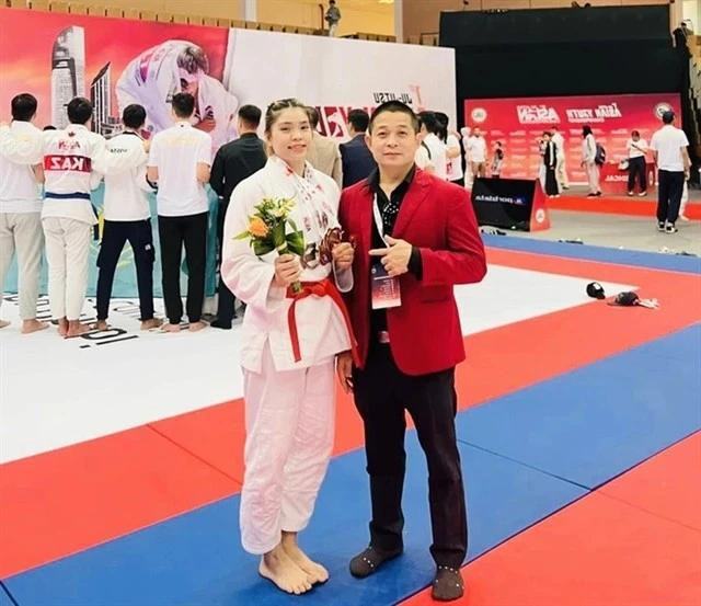 Nguyen Thi Minh Vuong (left) will represent Vietnam in the women's 57kg category in the World Games 2025's jujitsu. (Photo: Vietnam Sports Team)
