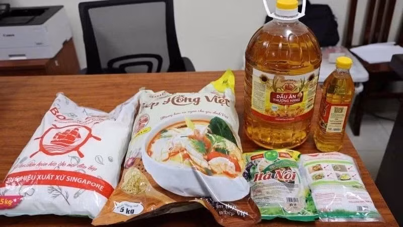 Fake monosodium glutamate and cooking oil products discovered and seized by authorised agencies. (Photo: nhandan.vn)