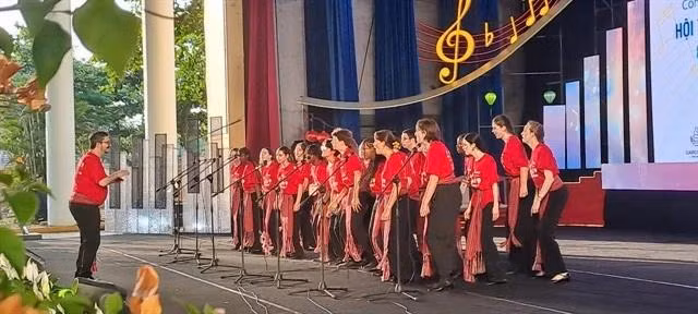 Chorale senior du CEAO from Canada team, conducted by Maxime Bégin, perform at the awards. (Photo: VNA)