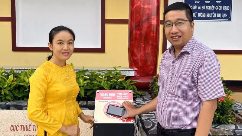 The “Love Vietnam So Much” project is implemented at three famous landmarks in Ben Tre Province. (Photo: HOANG TRUNG)