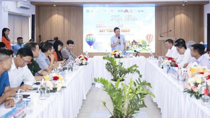 Pham Trung Nghia, Chairman of Buon Don District People's Committee, speaks at the press conference.