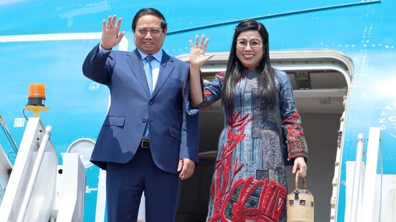 Prime Minister Pham Minh Chinh and his spouse conclude their official visit to Malaysia and attendance at the 46th ASEAN Summit. (Photo: VNA)