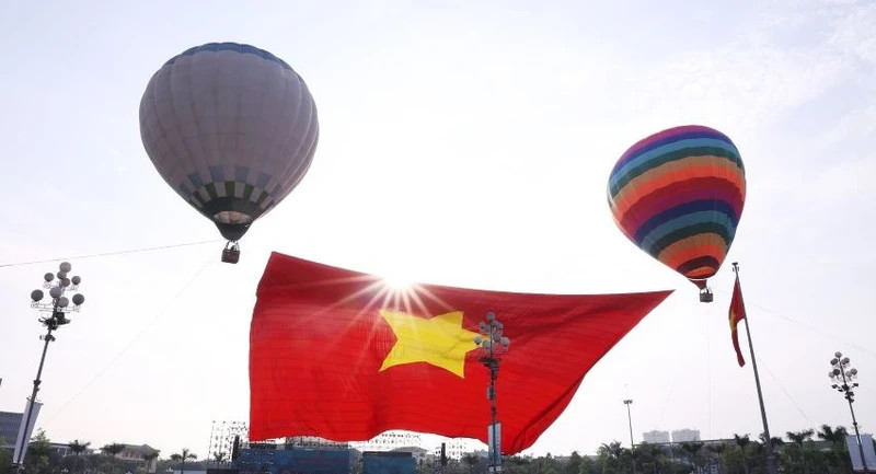 A national flag measuring 2,025 square metres is flown above Vinh City.