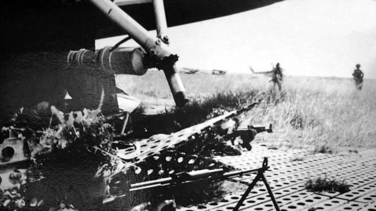Illustrative photo: Division 312, Corps 1 capturing Ong Linh - Binh Chuan Airport on April 27, 1975. (Photo: Archive/Vietnam News Agency)