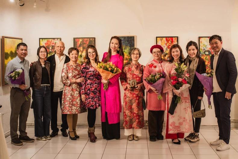 The exhibition attracted many overseas Vietnamese living in Vienna (Austria), Budapest (Hungary), Prague (Czech Republic), and Bratislava (Slovakia).