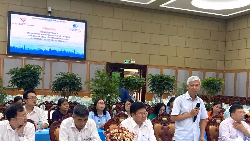Vice Chairman of the Ho Chi Minh City People's Committee Vo Van Hoan speaks at the conference on May 9, 2025. (Photo: QUY HIEN)