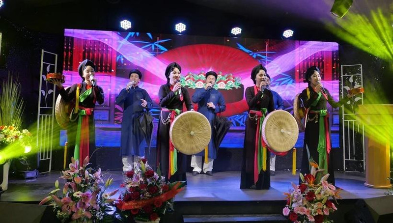 A Quan ho (love duet) singing performance at the event (Photo: VNA)