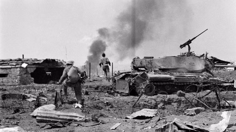 Many enemy war vehicles in the firm Duc Lap Subsector fell into the hands of the liberation army. (Photo: Vietnam News Agency Archives)