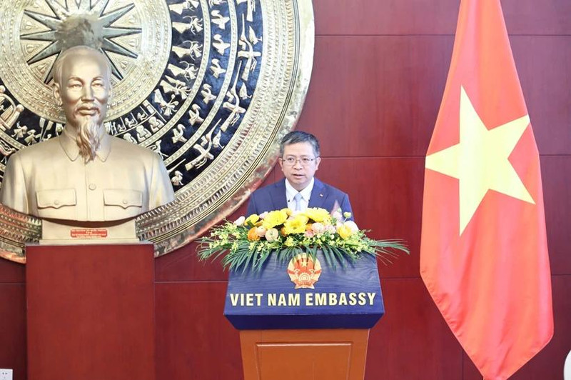 Vietnamese Ambassador to China Pham Thanh Binh speaks at the press gathering in Beijing on April 28. (Photo: VNA)