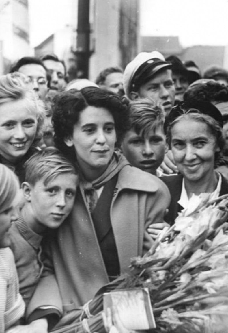 Raymonde Dien - a symbol of international solidarity movement in support of Vietnamese ảnh 7 Raymonde Dien - a symbol of international solidarity movement in support of Vietnamese ảnh 7