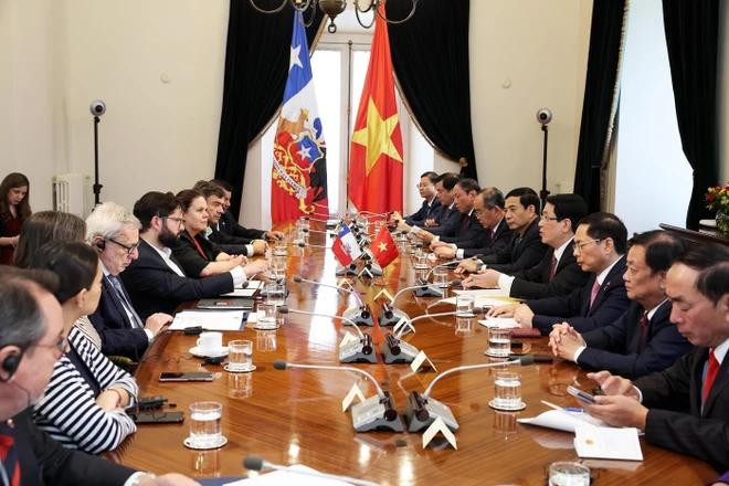 At the talks between Vietnamese State President Luong Cuong and President of Chile Gabriel Boric Font (Photo: VNA)