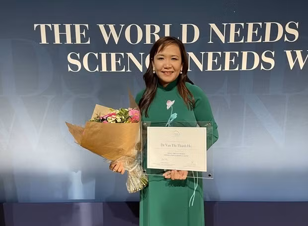 June 20-26: Vietnamese, Cambodian leaders exchange greetings on 55th anniversary of diplomatic ties ảnh 2