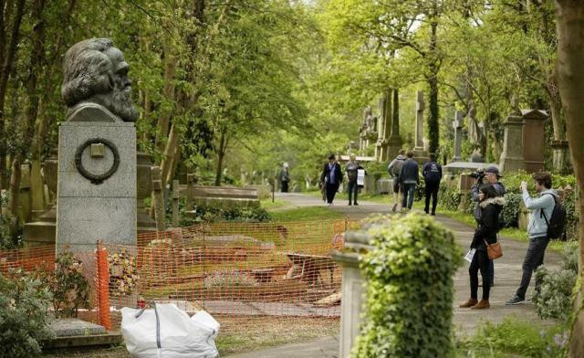 Visiting Karl Marx at Highgate Cemetery in British capital ảnh 4 Visiting Karl Marx at Highgate Cemetery in British capital ảnh 4