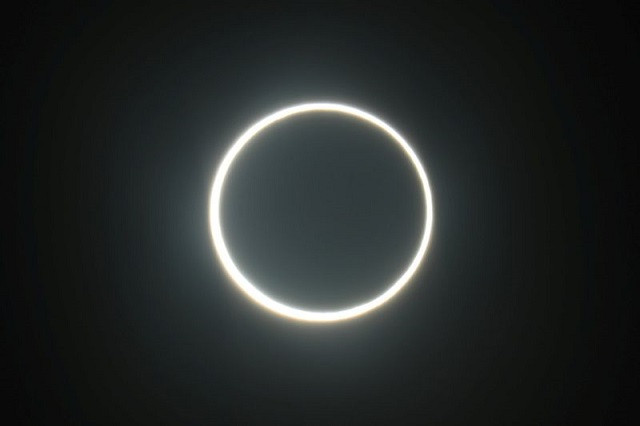 Vietnamese enjoy decade’s last solar eclipse ảnh 10 Vietnamese enjoy decade’s last solar eclipse ảnh 10