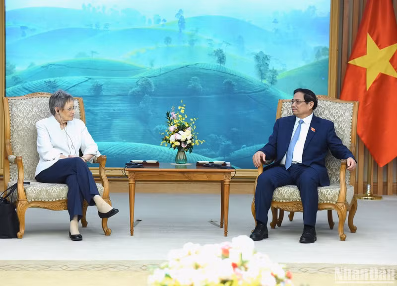 Prime Minister Pham Minh Chinh and Prof. Francoise Barre-Sinoussi at the reception on November 14 (Photo: NDO/Tran Hai)