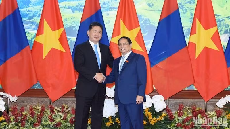 PM Pham Minh Chinh and President of Mongolia Ukhnaagiin Khurelsukh (Photo: NDO/Tran Hai)