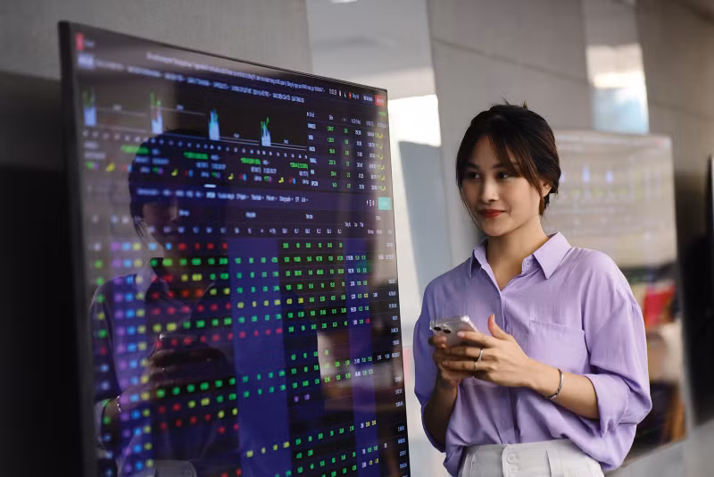 VN-Index jumps above 1,100 points on November 29 