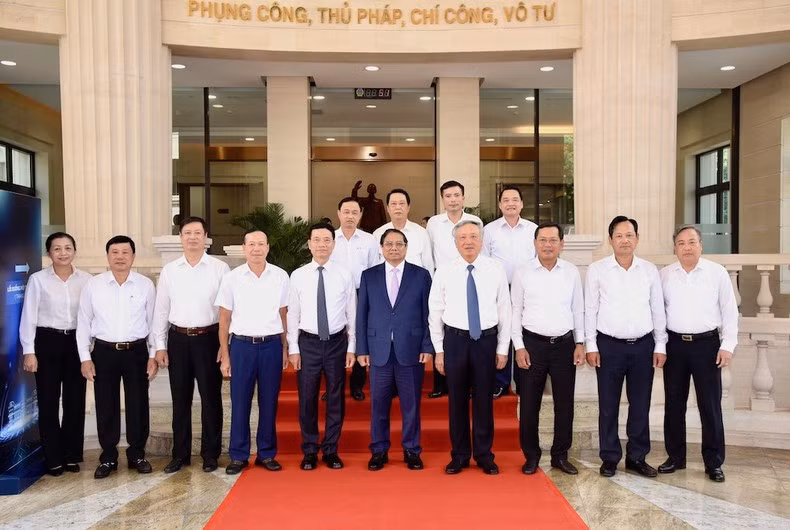 PM Pham Minh Chinh and delegates at the conference.