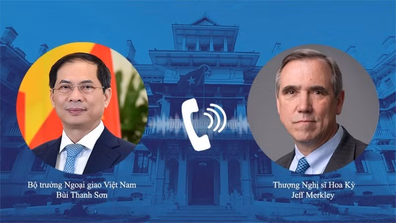 Foreign Minister holds phone talks with US Senator