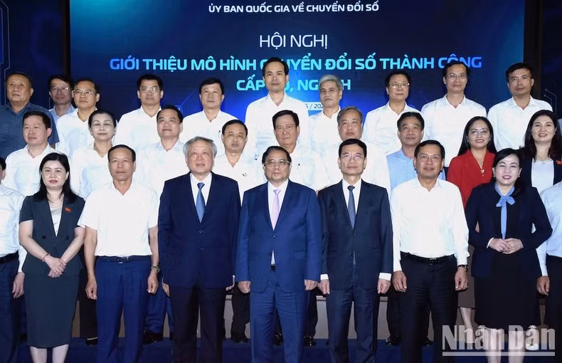 PM Pham Minh Chinh and delegates at the conference.