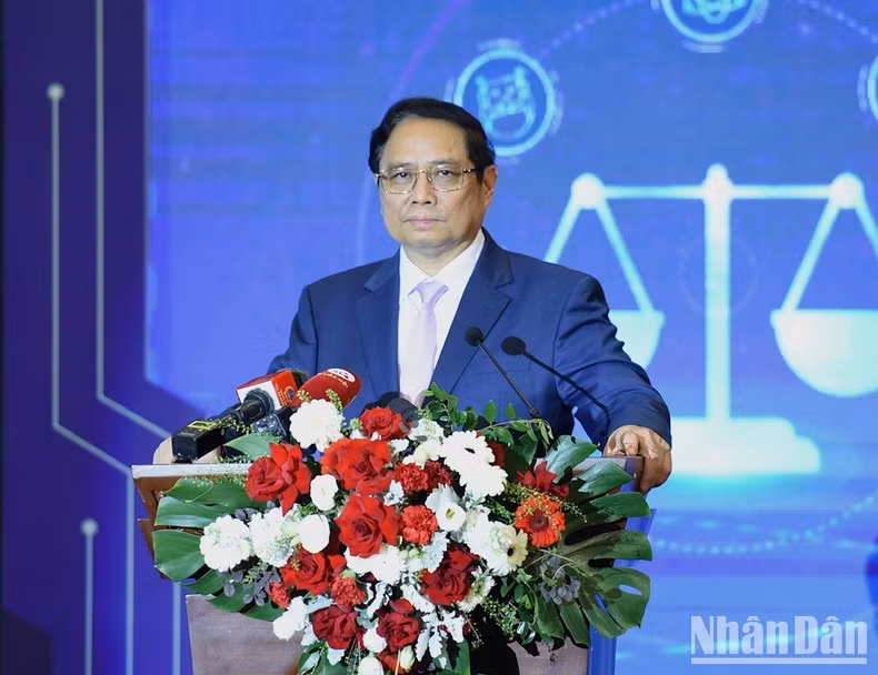 PM Pham Minh Chinh speaks at the conference.
