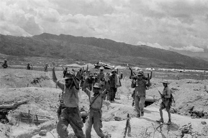 French troops raised their hands for surrender after Huguette 1 was destroyed. (Photo: VNA)