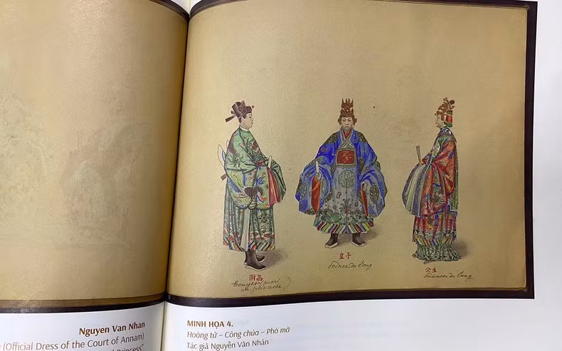 The costumes of princes and princesses.