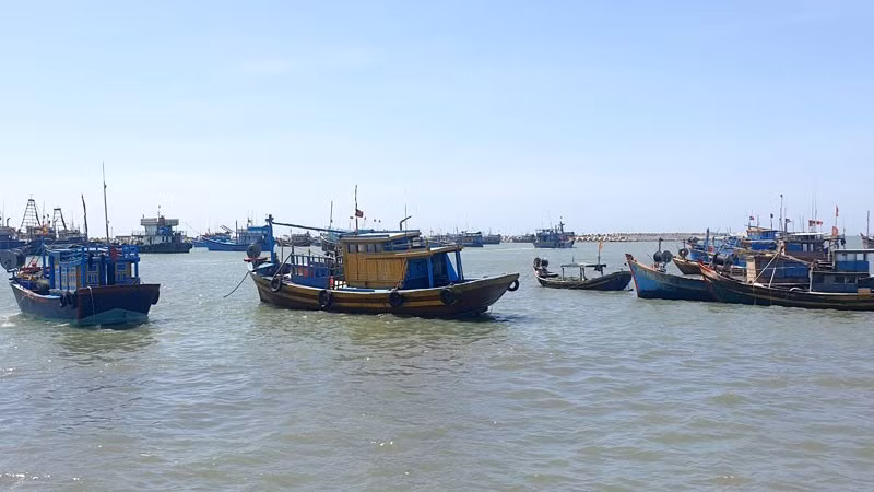 Fishing vessels at La Gi Port, Binh Thuan Province. (Photo: Dinh Chau)