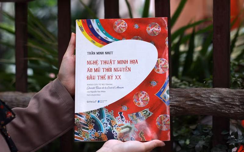 The book contains illustrations of the official costumes of the Nguyen Dynasty.